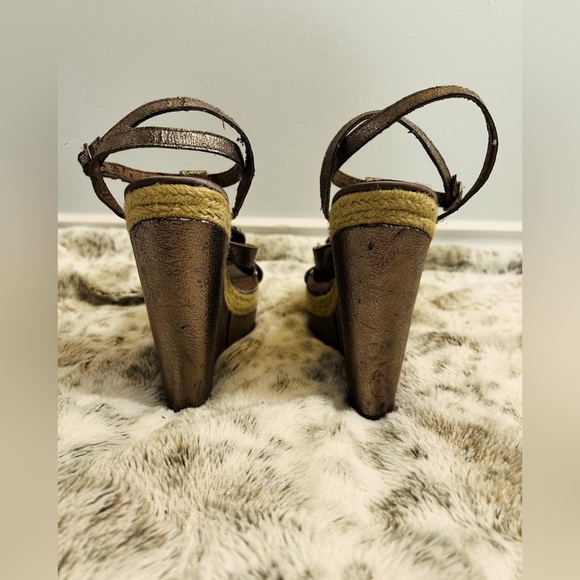 Steve Madden Metallic Strappy Platform Adorned Wedge Sandals - Picture 4 of 8